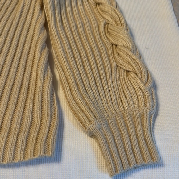 525 Cable Knit Cut Out One Shoulder Puff Sleeve Pullover Size XS Cream - Picture 6 of 12